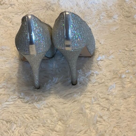 WORTHINGTON size 8 sparkling heels - Picture 6 of 10